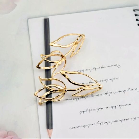 FOR LOVE AND LEMONS GOLD TONE UNIQUE TULIP LONG LIGHT - Picture 5 of 8